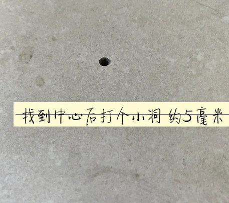 乌什瓷砖空鼓维修公司专业解答在瓷砖铺贴过程中，如果砂料搅拌不均匀，将会带来以下问题