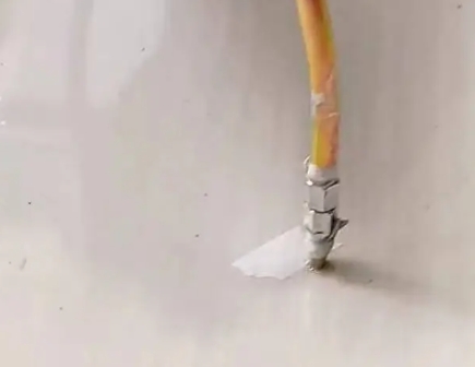 乌什瓷砖空鼓维修公司专业解答在瓷砖铺贴过程中，如果使用的砂料过粗（如全部使用了粗砂），可能会导致以下问题