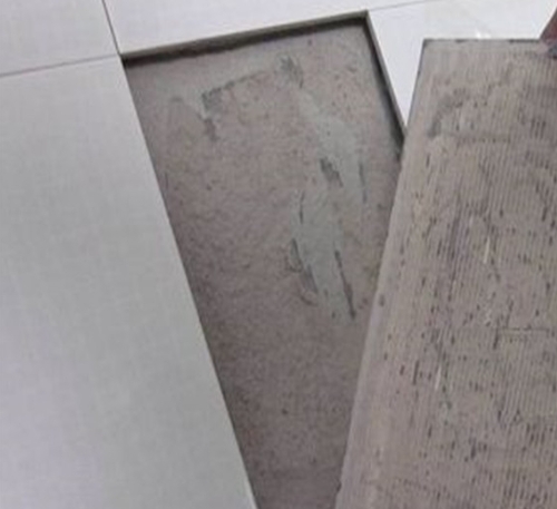 乌什瓷砖空鼓维修公司分享瓷砖铺贴时如果打浆（即涂抹在瓷砖背面和基层上的砂浆或瓷砖胶）过少，会带来以下问题